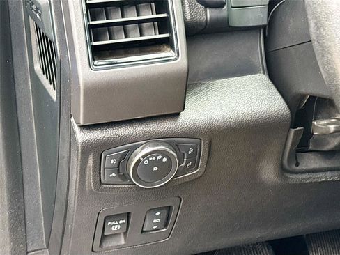 Used 2018 Ford F150 XLT w/ Equipment Group 302A Luxury AWD/4WD image 9