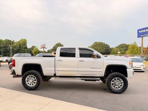 Used 2019 GMC Sierra 2500 Denali w/ Duramax Plus Package AWD/4WD image 12