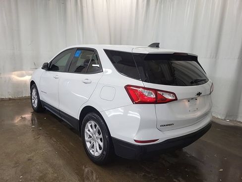 Used 2020 Chevrolet Equinox LS w/ LS Convenience Package FWD image 4