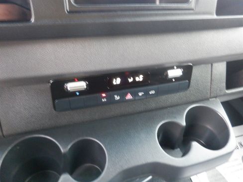 Used 2025 Mercedes-Benz Sprinter 2500 image 16