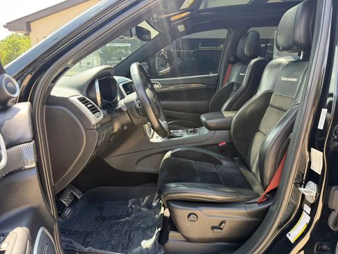Used 2018 Jeep Grand Cherokee Trackhawk AWD/4WD image 15