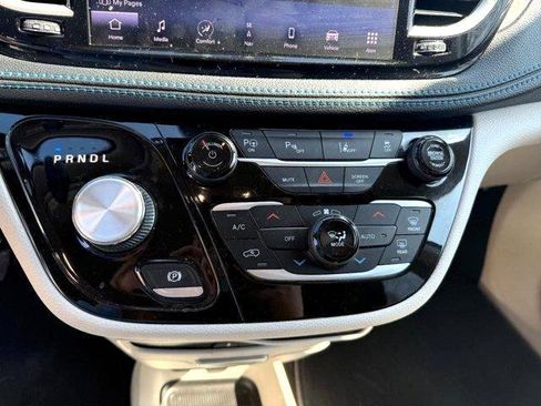 Used 2021 Chrysler Pacifica Touring-L w/ Uconnect Theater Family Group image 22