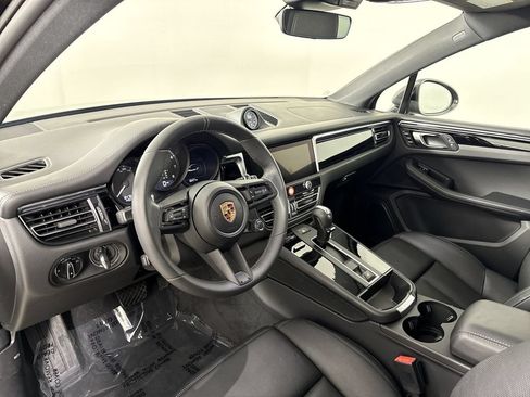 Certified 2025 Porsche Macan Turbo AWD/4WD image 4