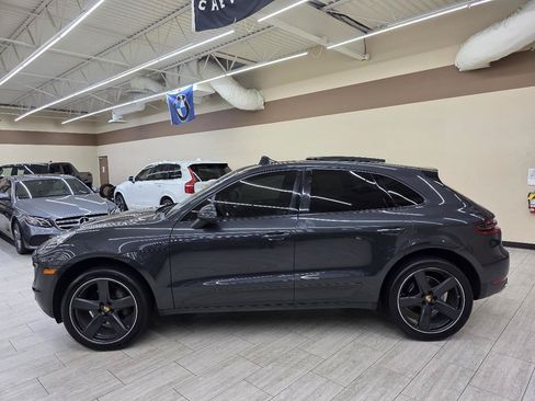 Used 2018 Porsche Macan AWD/4WD image 9