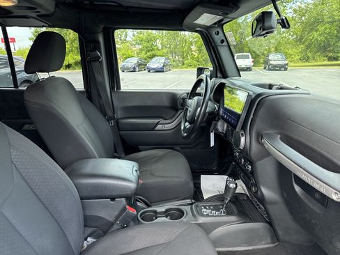 Used 2018 Jeep Wrangler Unlimited Sport S AWD/4WD image 30