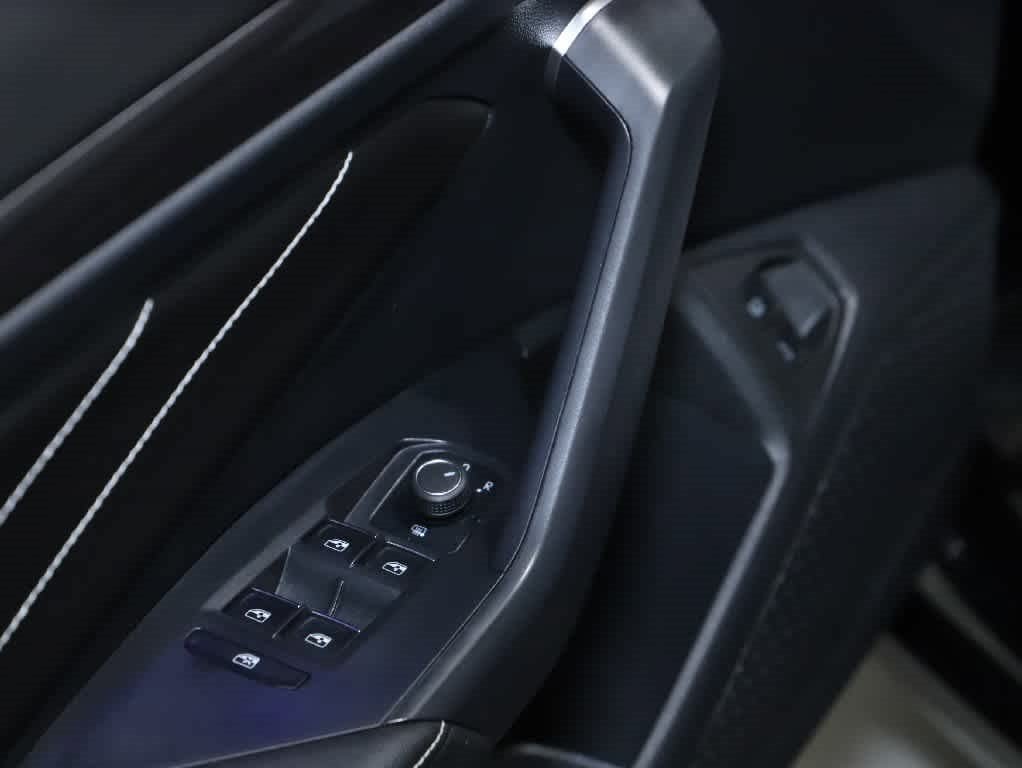 Used 2024 Volkswagen Jetta SEL FWD image 17