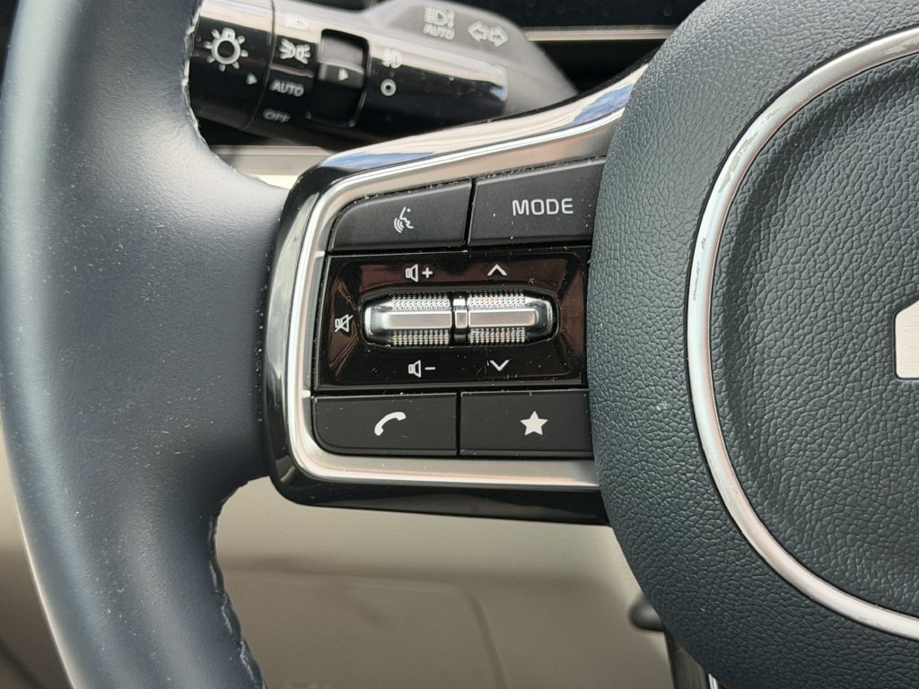 Certified 2026 Kia Carnival SX Prestige FWD image 32