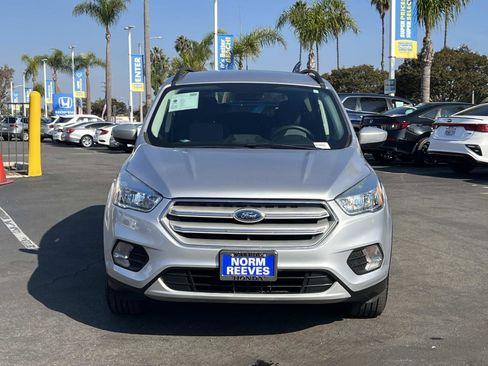 Used 2018 Ford Escape SE w/ SE Sync 3 Package image 4