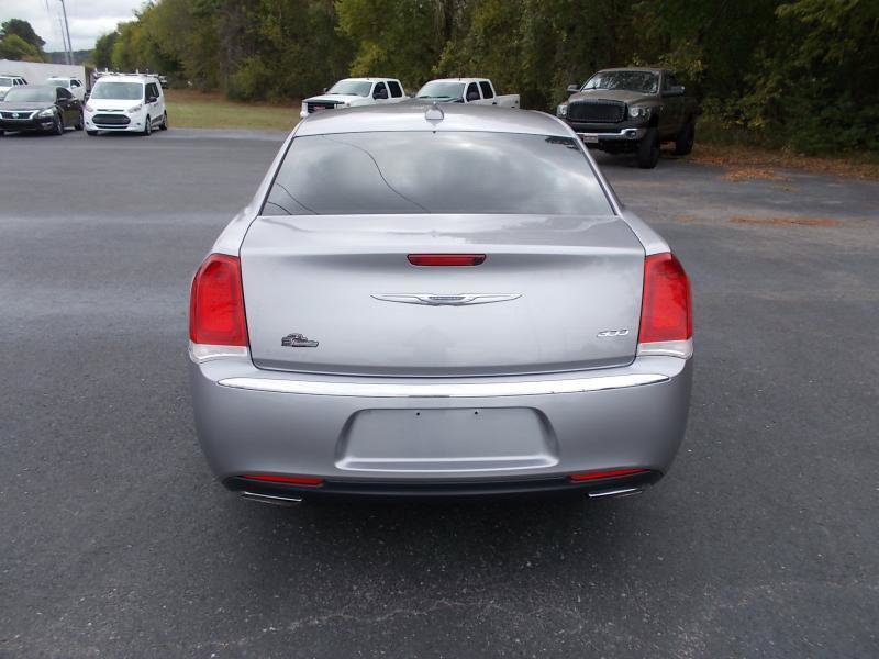 Used 2015 Chrysler 300 Limited RWD image 15