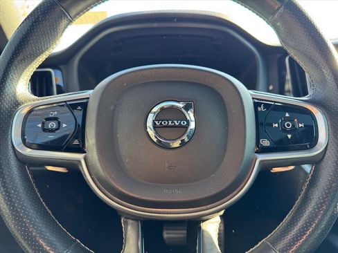 Used 2018 Volvo XC60 T5 R-Design w/ Convenience Package image 16