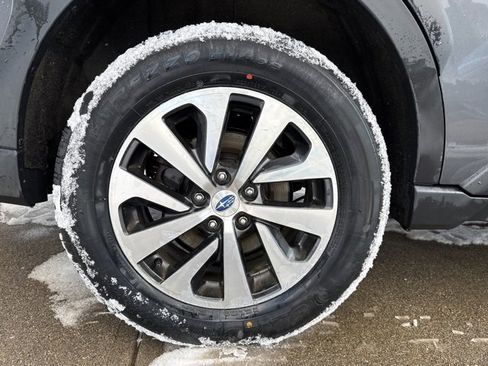 Used 2023 Subaru Outback Premium image 11