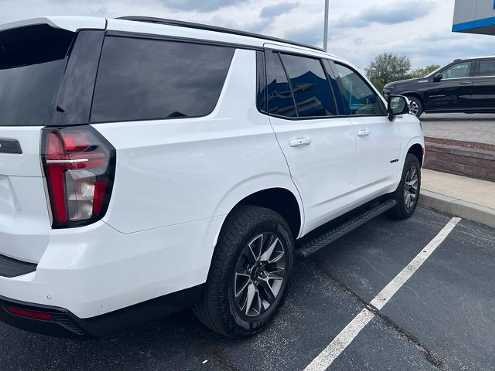 Used 2024 Chevrolet Tahoe Z71 w/ Luxury Package AWD/4WD image 10