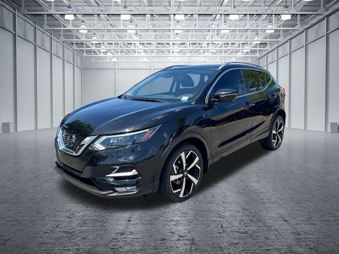 Used 2022 Nissan Rogue Sport SL w/ Premium Package image 3