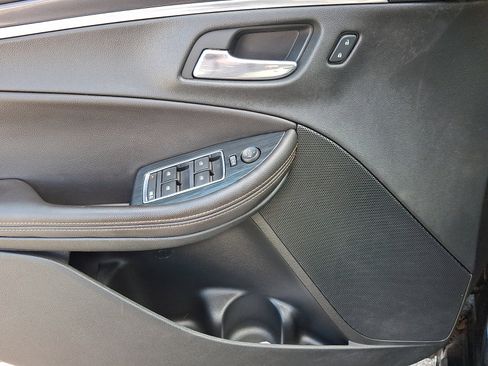 Used 2017 Chevrolet Impala LT FWD image 12