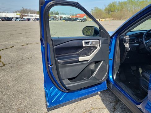 Used 2021 Ford Explorer XLT w/ Equipment Group 202A AWD/4WD image 15
