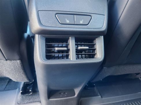 Used 2024 GMC Yukon XL Denali w/ Advanced Technology Package image 19