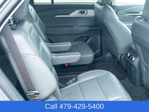 Used 2025 Ford Explorer Active w/ Active Comfort Package AWD/4WD image 40