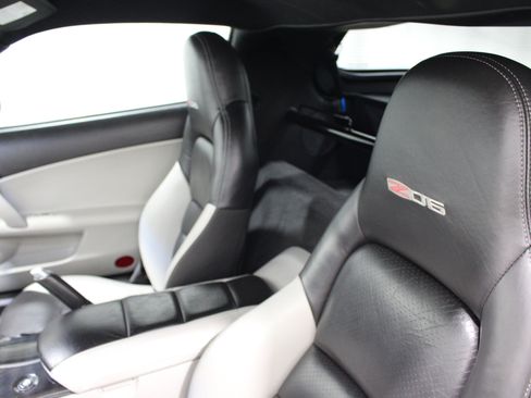 Used 2009 Chevrolet Corvette Z06 w/ Preferred Equipment Group RWD image 4