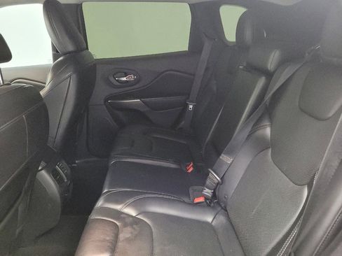 Used 2019 Jeep Cherokee Limited AWD/4WD image 18