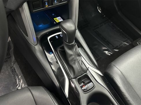 Used 2022 Toyota Corolla Cross XLE image 15