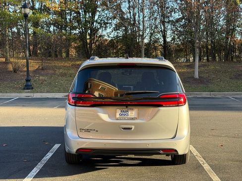 New 2026 Chrysler Pacifica Select image 8