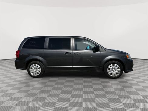 Used 2019 Dodge Grand Caravan SE FWD image 5