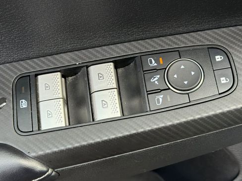 Used 2024 Mitsubishi Outlander SE image 15