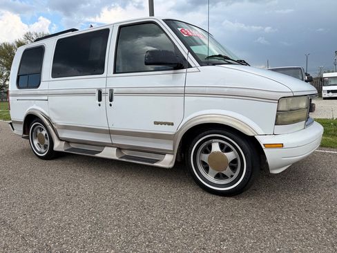 Used 1999 GMC Safari Passenger w/ Marketing Option Pkg 3 RWD image 1