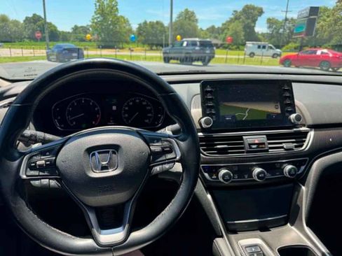 Used 2020 Honda Accord Touring image 14