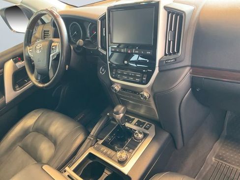 Used 2019 Toyota Land Cruiser Base image 10