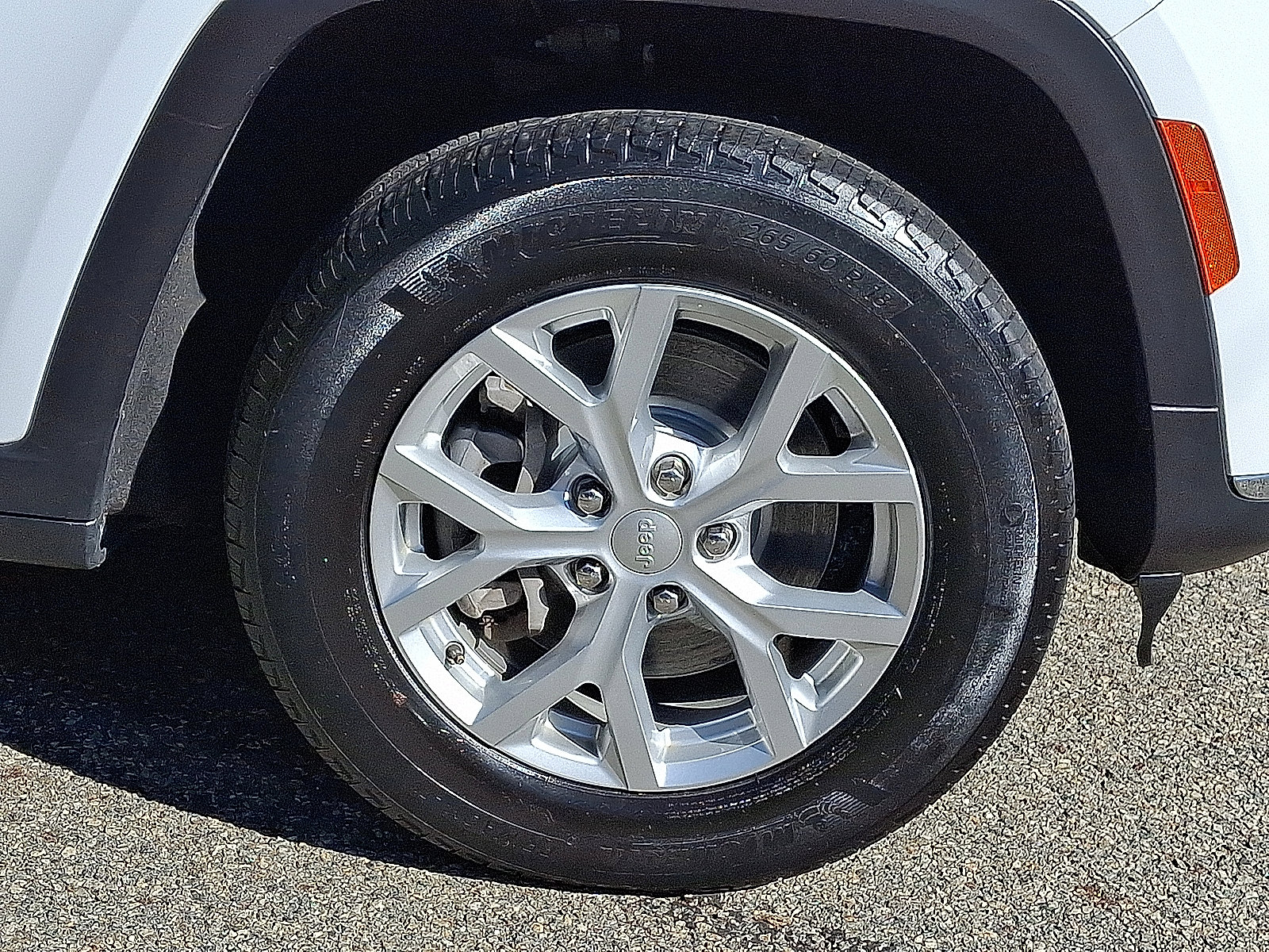 Used 2023 Jeep Grand Cherokee L Limited AWD/4WD image 9