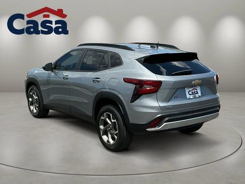 Used 2024 Chevrolet Trax LT w/ Driver Confidence Package FWD image 4