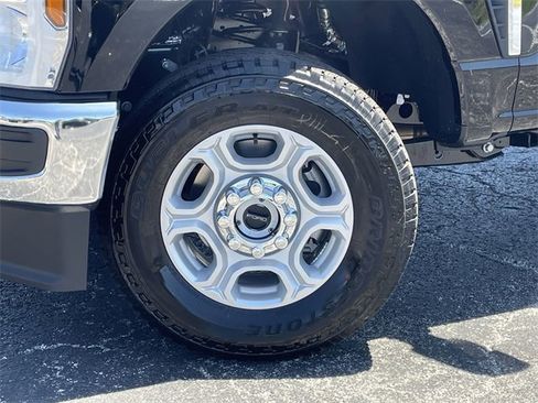 Used 2025 Ford F350 XLT w/ FX4 Off-Road Package image 38