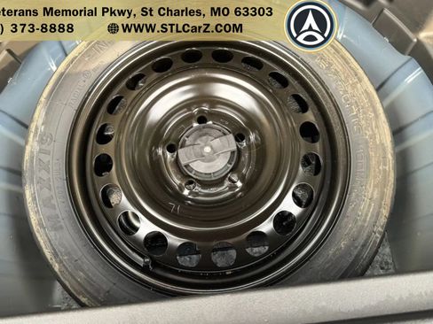 Used 2021 Chevrolet Equinox Premier FWD image 15