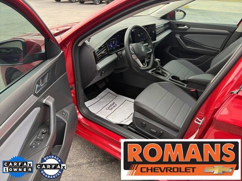 Used 2025 Volkswagen Jetta SE image 9