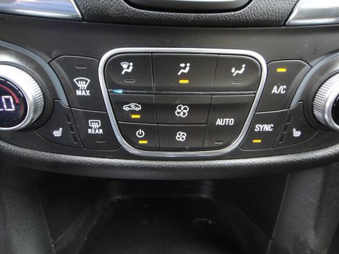 Used 2019 Chevrolet Equinox LT AWD/4WD image 10