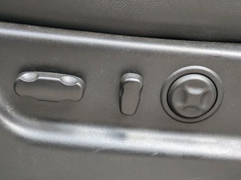 Used 2014 Chevrolet Suburban LTZ image 21