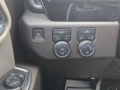 Used 2022 Chevrolet Silverado 1500 LT AWD/4WD image 18