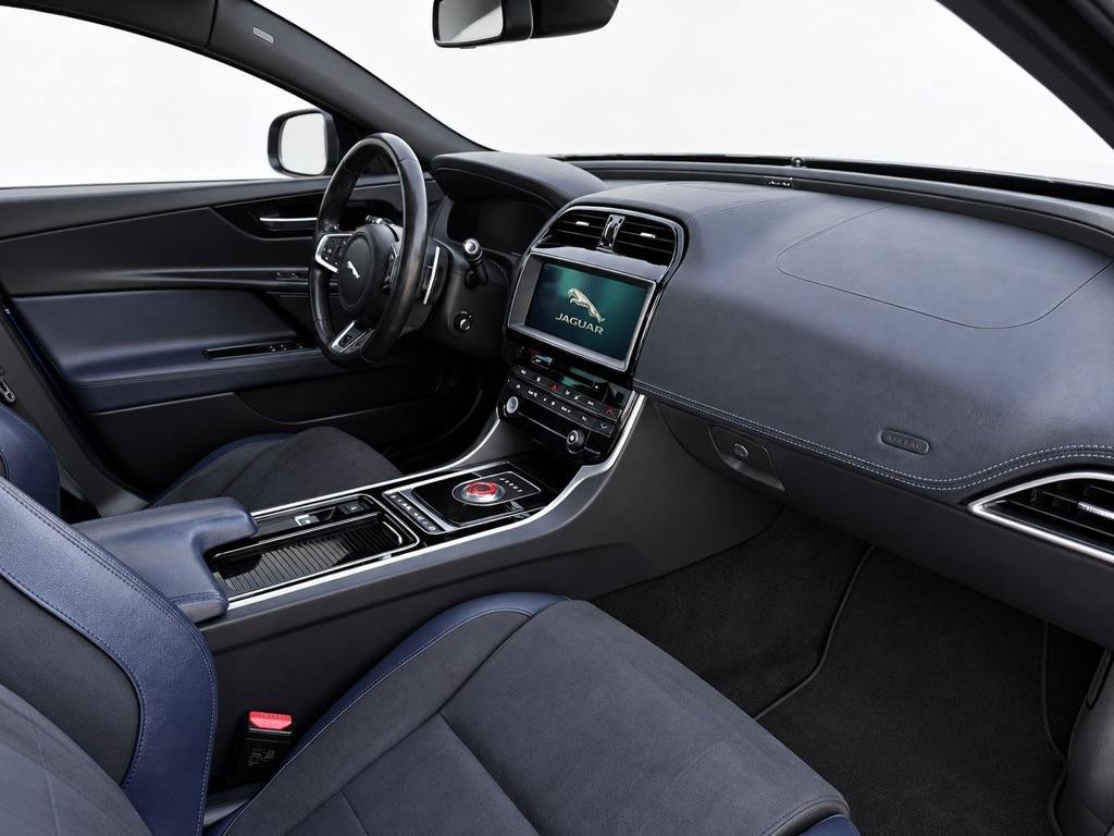 Used 2018 Jaguar XE S AWD/4WD image 15