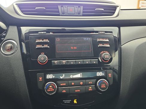 Used 2016 Nissan Rogue SV image 19