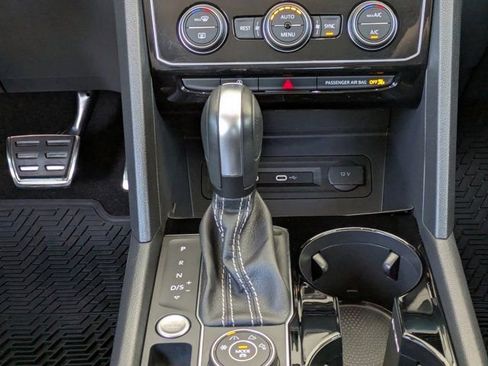 Used 2023 Volkswagen Atlas SEL Premium image 17