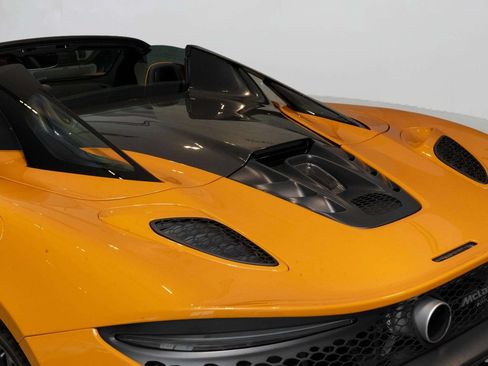 Used 2026 McLaren Artura Spider RWD image 42