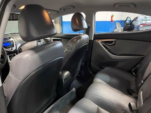 Used 2012 Hyundai Elantra GLS FWD image 17