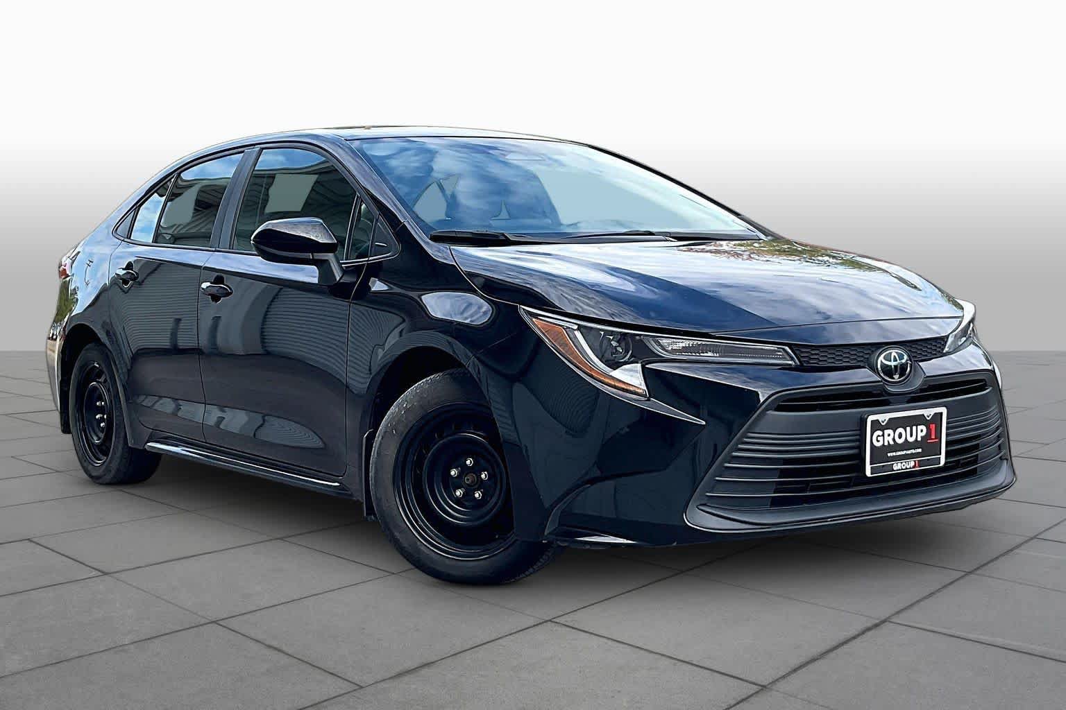 Used 2024 Toyota Corolla LE FWD image 3