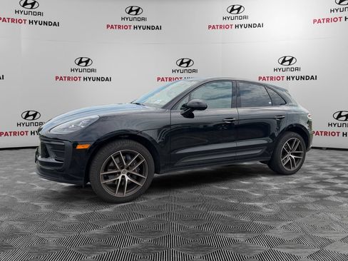 Used 2025 Porsche Macan AWD/4WD image 7