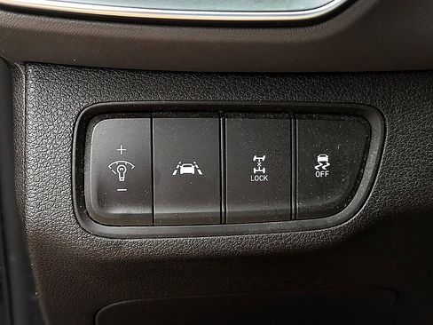 Used 2020 Hyundai Santa Fe SE AWD/4WD image 19