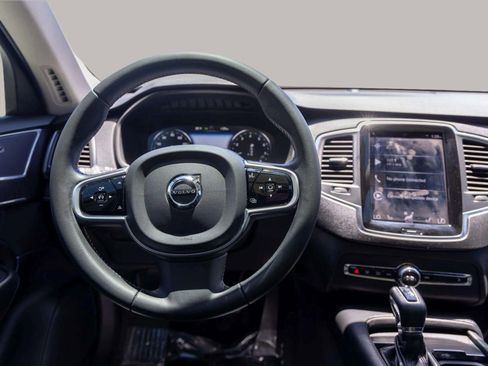 Used 2020 Volvo XC90 T5 Momentum w/ Protection Package Premier image 18