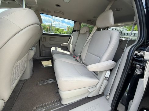 Used 2019 Kia Sedona LX FWD image 16
