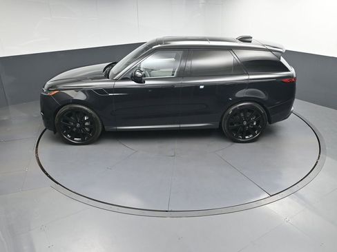 Used 2025 Land Rover Range Rover Sport SE AWD/4WD image 32