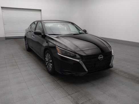 Used 2025 Nissan Altima 2.5 SV FWD image 13